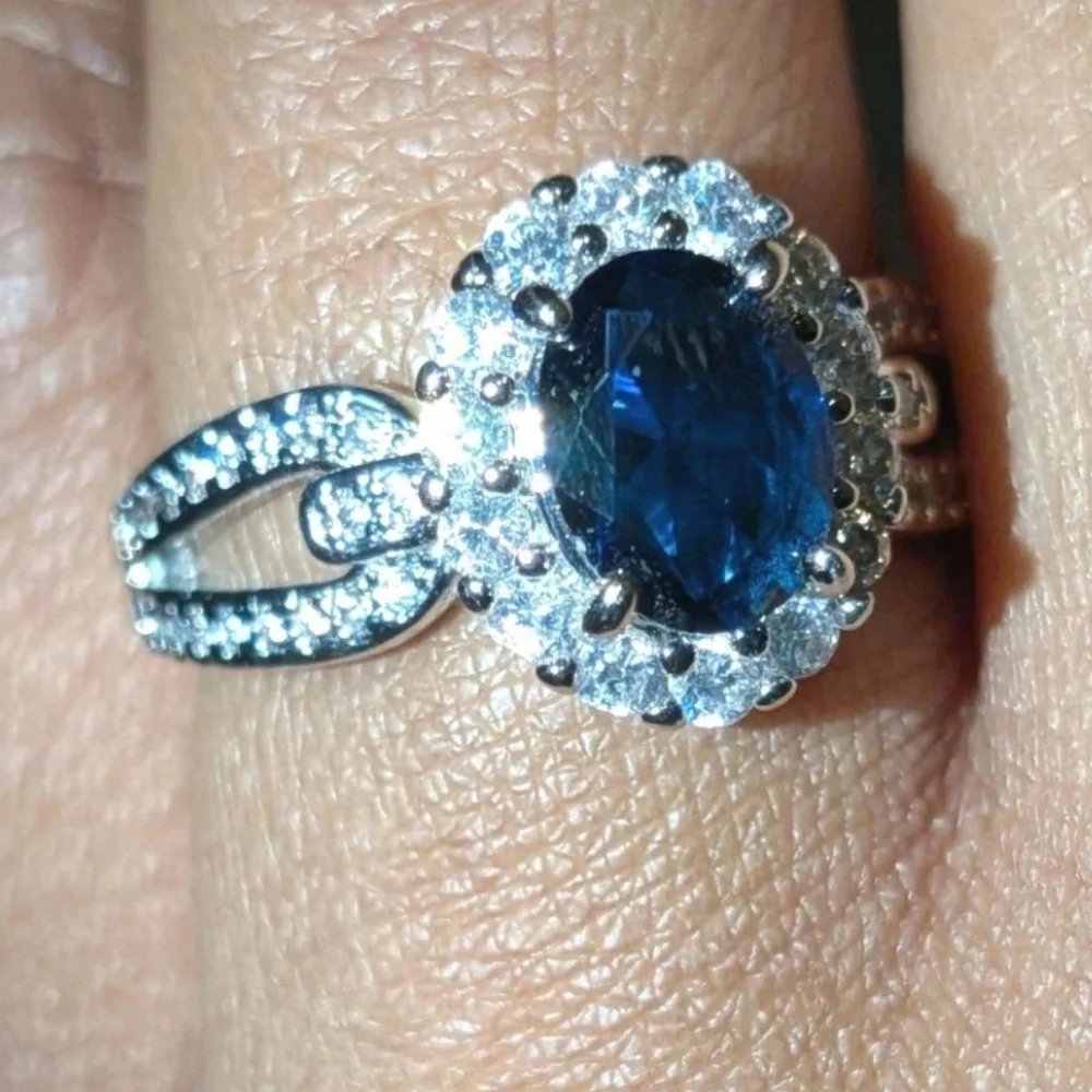 Stunning Ladie's Sapphire Gemstone Zirconia Engagement Ring Sz 7
